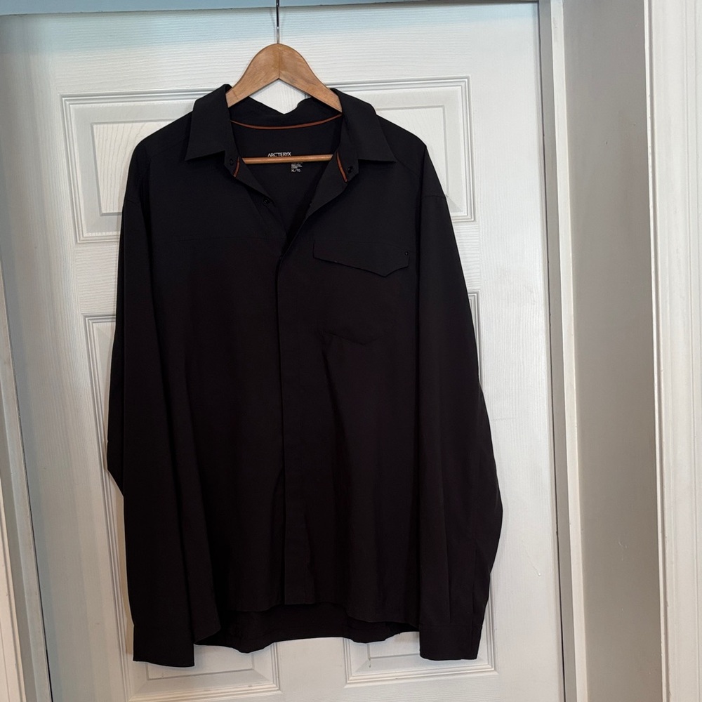 Arc'teryx Black Men’s Lightweight Long-Sleeve Shirt